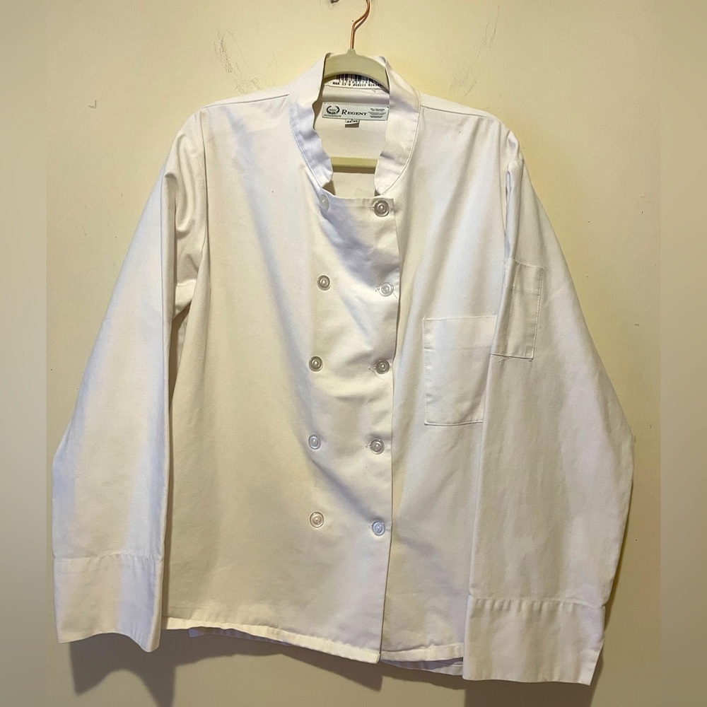 Regent Brand Industrial Unisex White Upscale Double-Breasted Chef Coat. Size L.